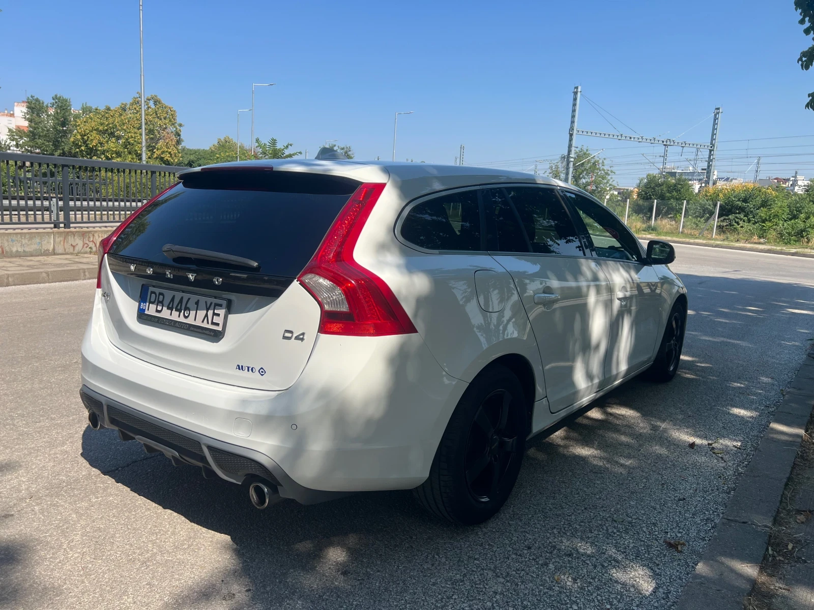 Volvo V60 2.0 D3/D4 R-DESIGN, снимка 11 - Автомобили и джипове - 55590234
