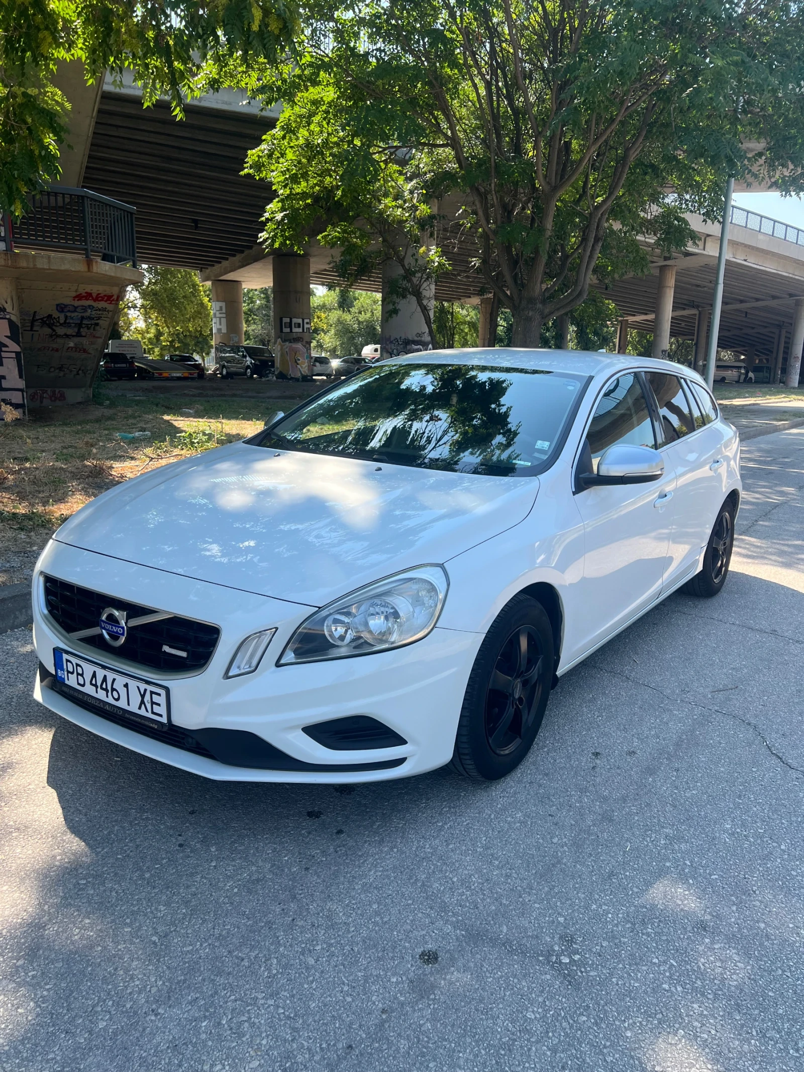 Volvo V60 2.0 D3/D4 R-DESIGN, снимка 8 - Автомобили и джипове - 55590234