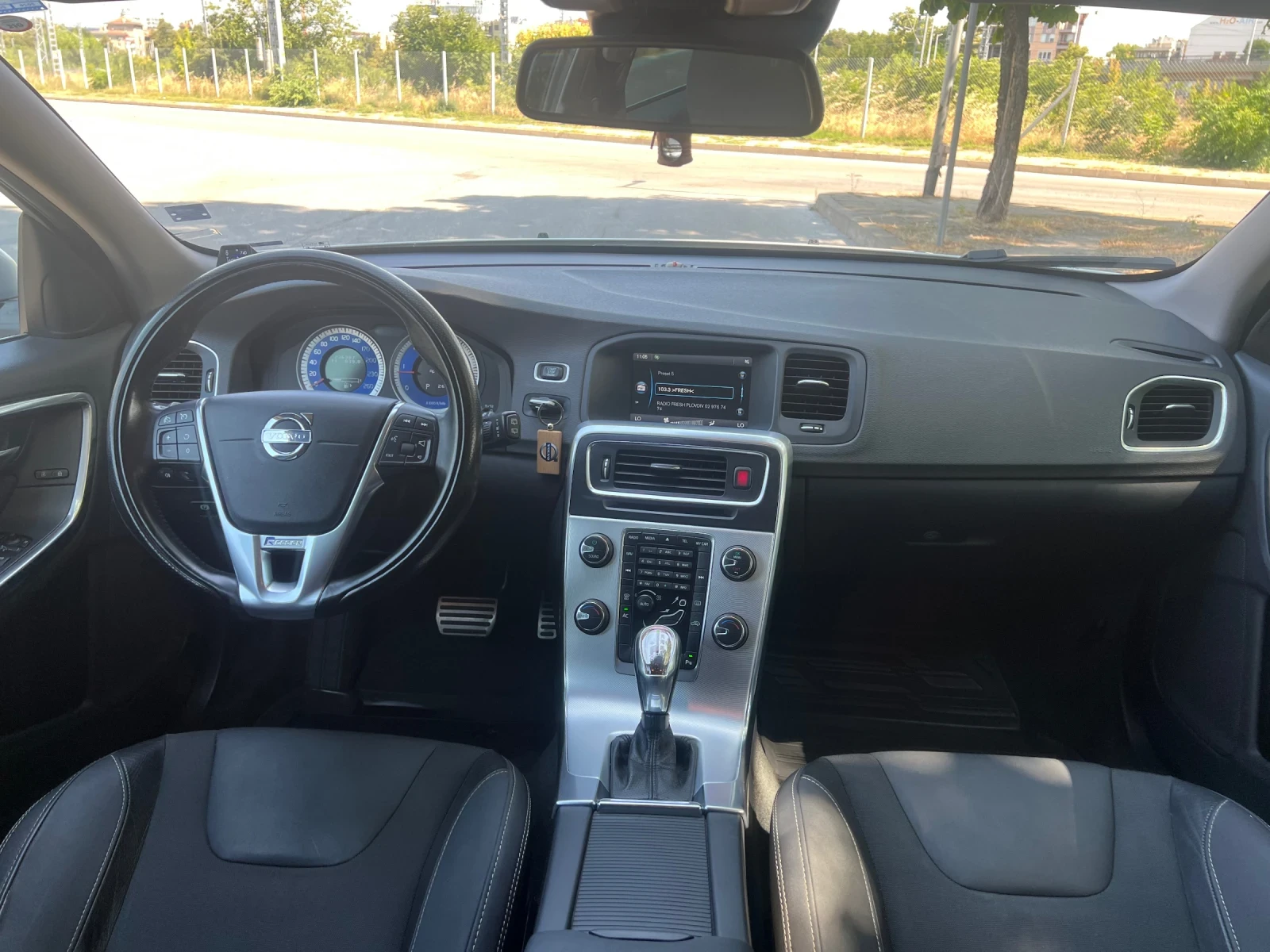 Volvo V60 2.0 D3/D4 R-DESIGN, снимка 15 - Автомобили и джипове - 55590234