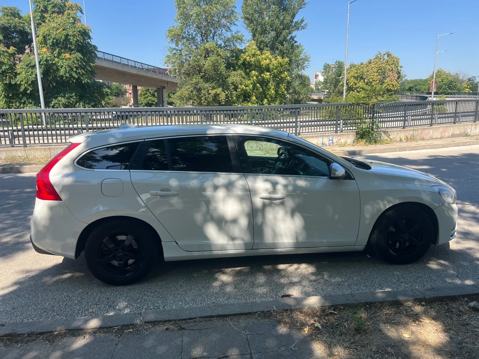 Volvo V60 2.0 D3/D4 R-DESIGN, снимка 12 - Автомобили и джипове - 55590234