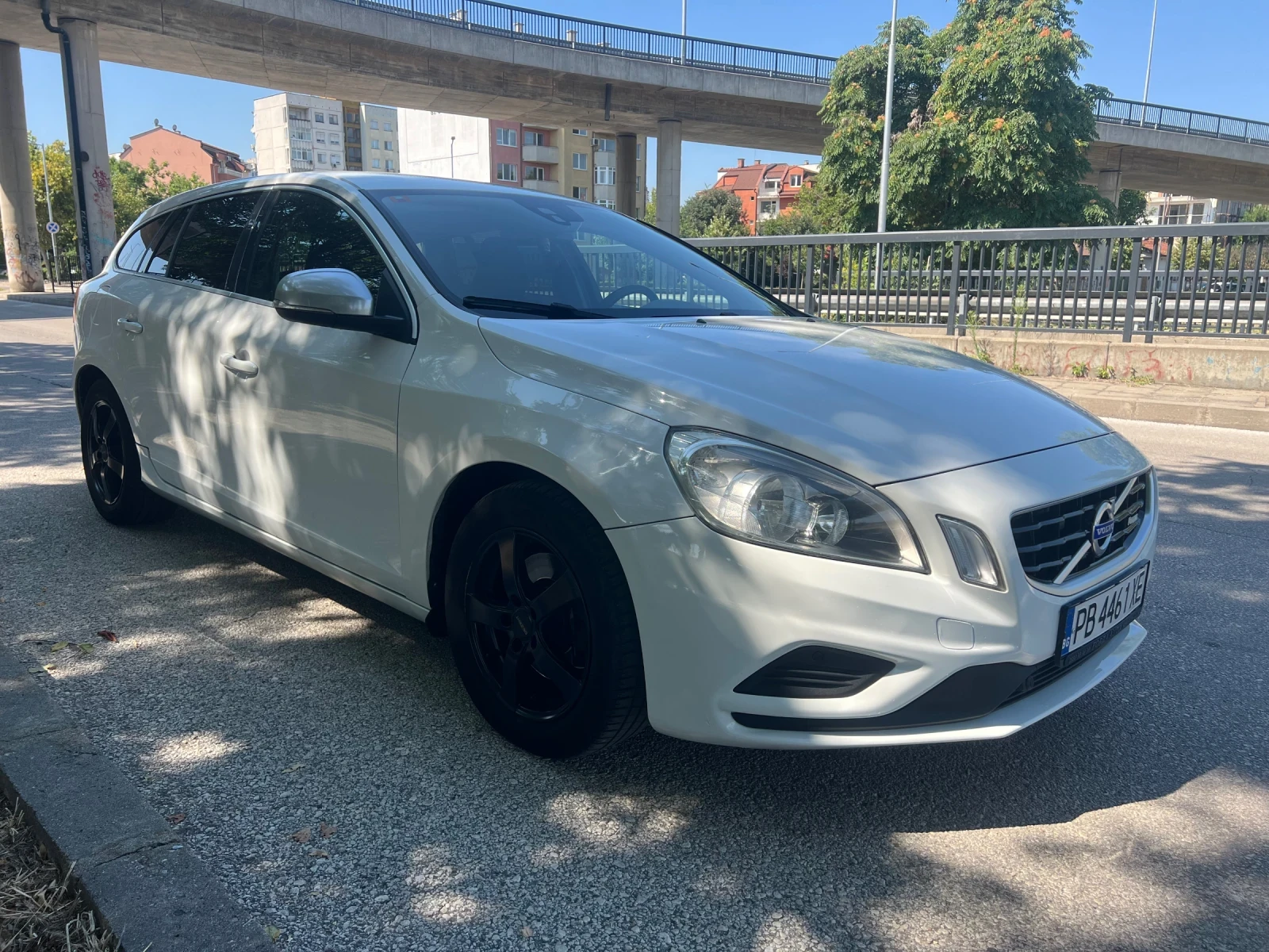 Volvo V60 2.0 D3/D4 R-DESIGN, снимка 13 - Автомобили и джипове - 55590234