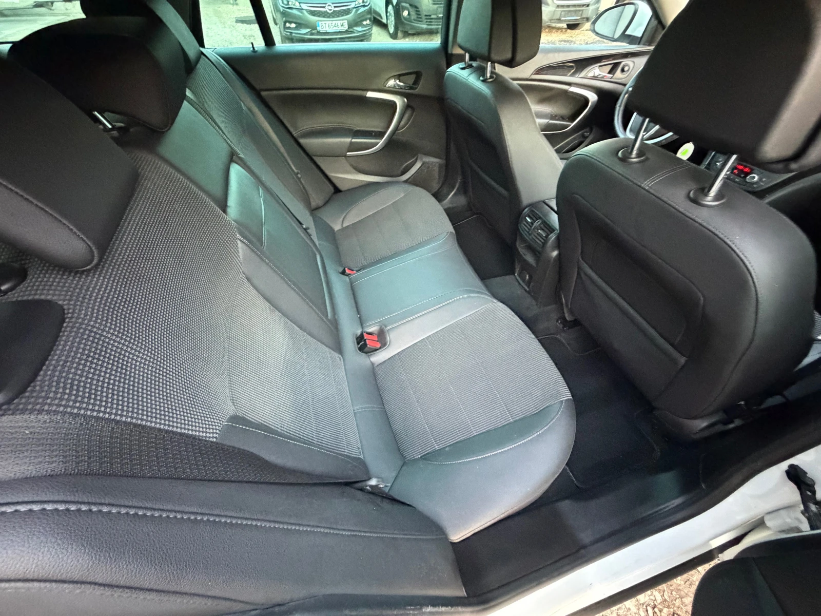 Opel Insignia 2.0DTI* AVTOMAT* EVRO5, снимка 8 - Автомобили и джипове - 55622417