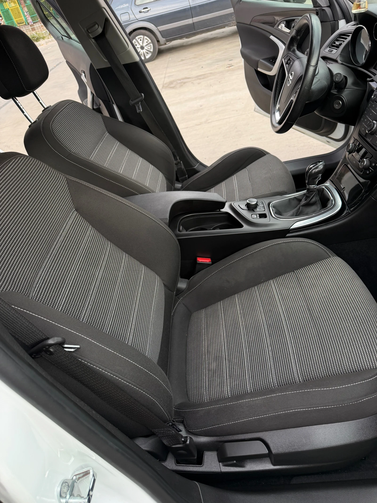 Opel Insignia 2.0 CDTI EcoFLEX Sport, снимка 14 - Автомобили и джипове - 56645591