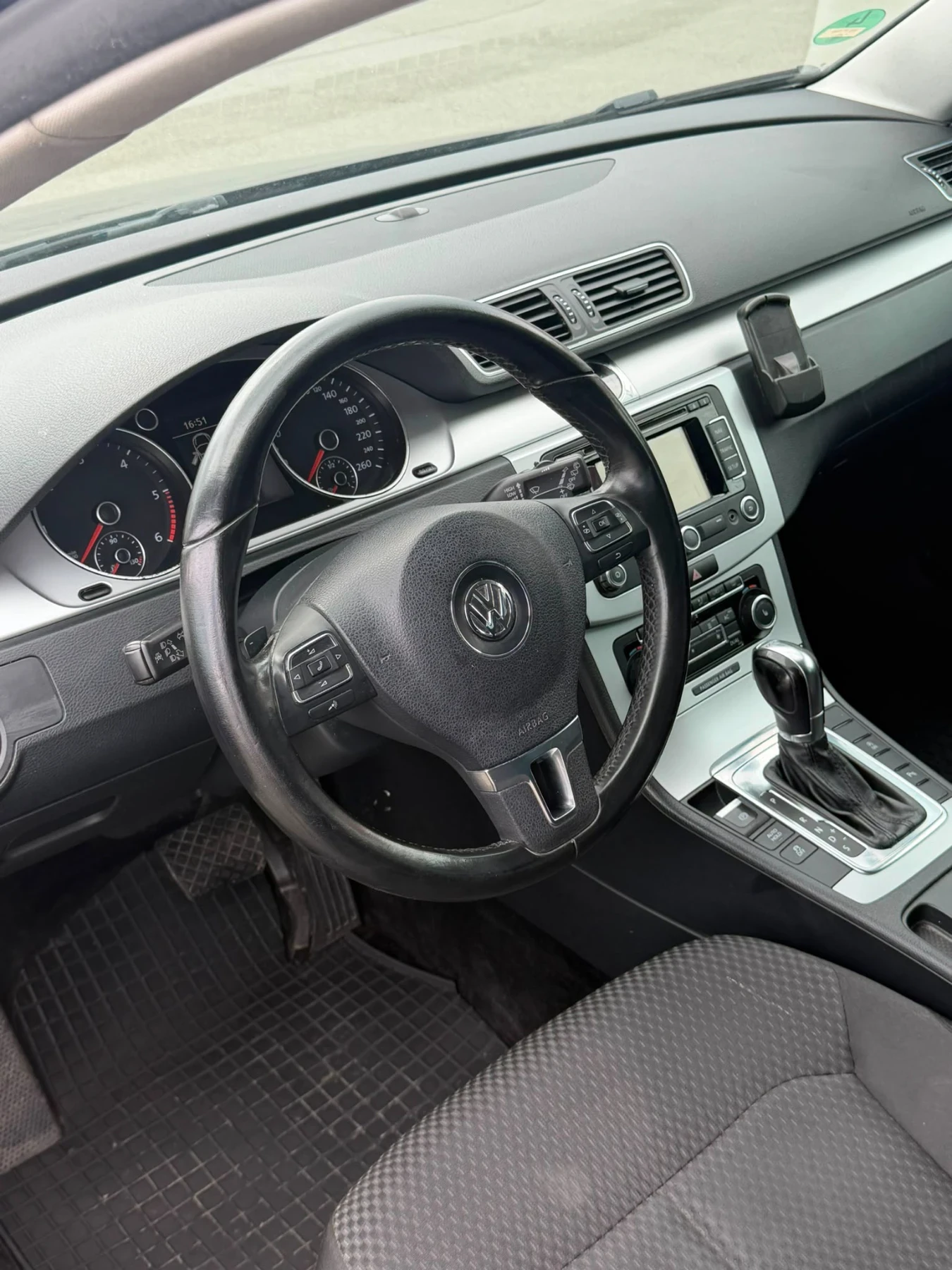 VW Passat 2.0TDi, снимка 10 - Автомобили и джипове - 56226200