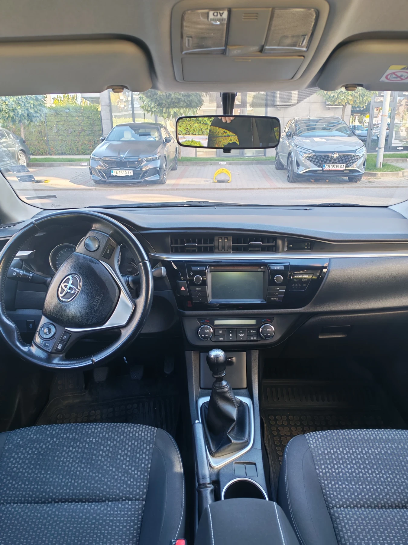 Toyota Corolla Седан, снимка 6 - Автомобили и джипове - 56364394