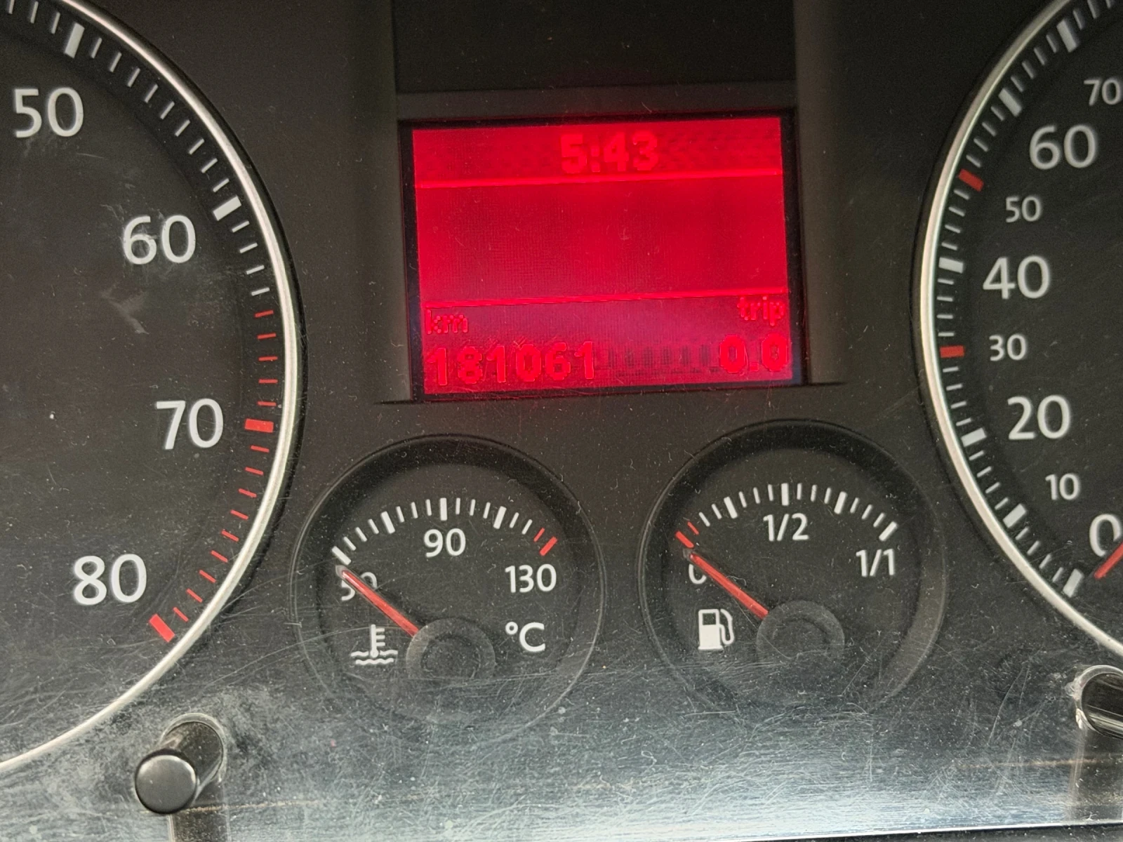 VW Touran 1.6 FSI, снимка 8 - Автомобили и джипове - 56661115