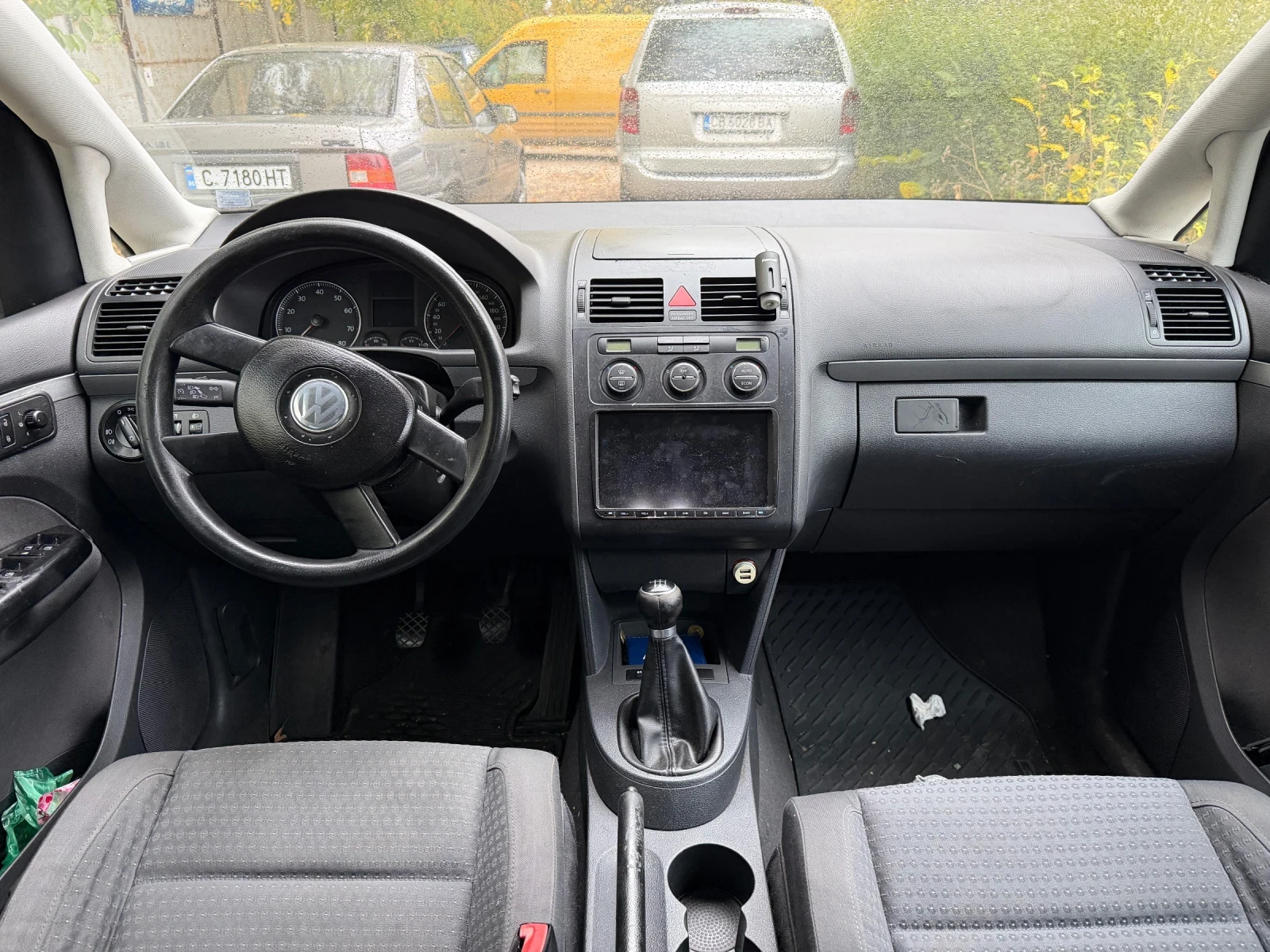 VW Touran 1.6 FSI, снимка 9 - Автомобили и джипове - 56661115