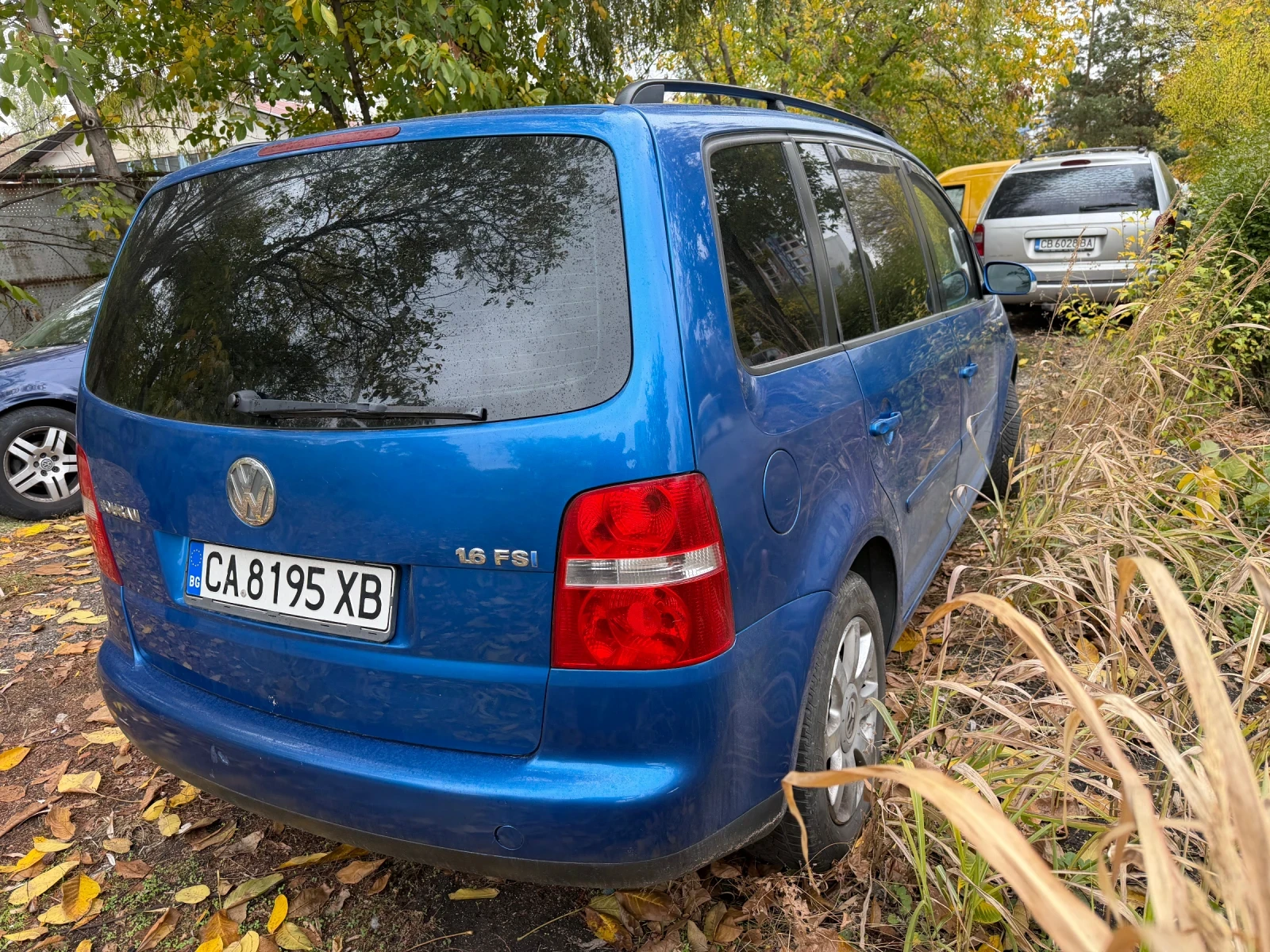 VW Touran 1.6 FSI, снимка 5 - Автомобили и джипове - 56661115