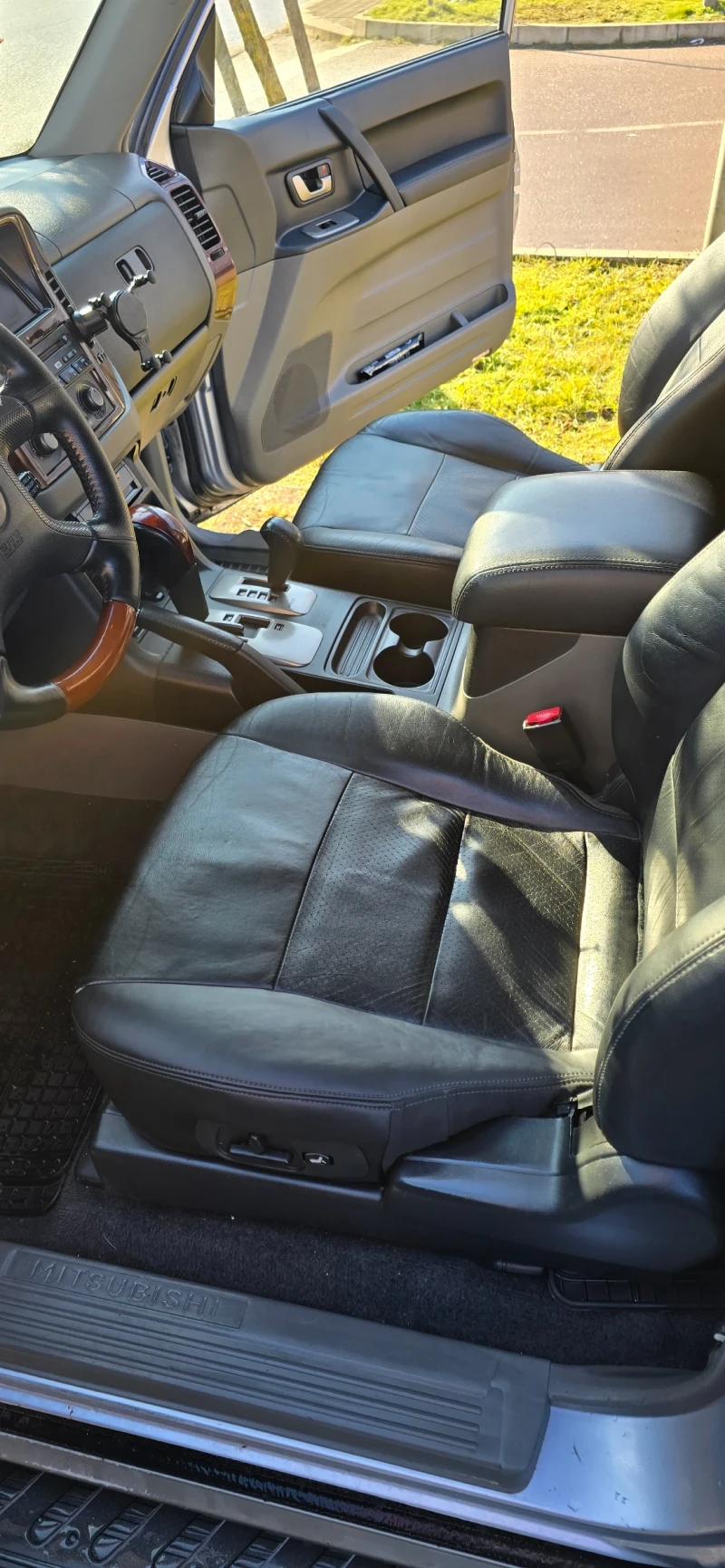 Mitsubishi Pajero, снимка 9 - Автомобили и джипове - 53409079