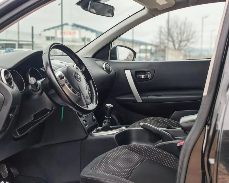 Nissan Qashqai 2.0 ДИЗЕЛ 150 К.С. 4Х4!7 МЕСТА! УНИКАТ!, снимка 8 - Автомобили и джипове - 53420542