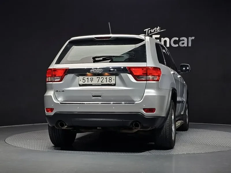 Jeep Cherokee 3.0 Diesel Overland Wk2, снимка 4 - Автомобили и джипове - 53943384