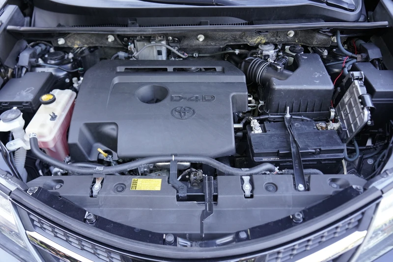 Toyota Rav4 2.2 D-4D Style 4 x 4, снимка 14 - Автомобили и джипове - 56128504