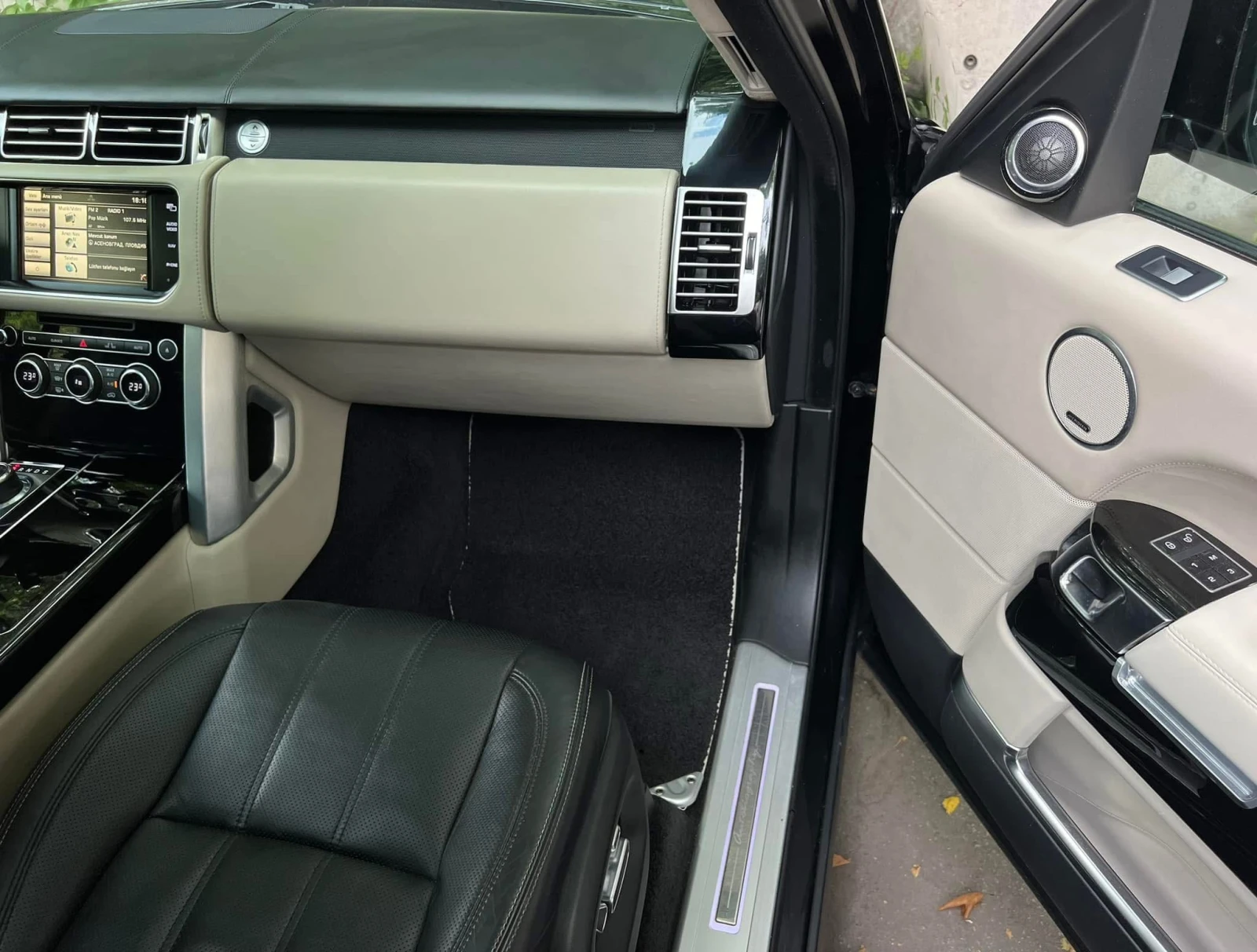 Land Rover Range rover VOGUE 4.4SVD8 AUTOBIOGRAPHY/PANORAMA/VAKUM/TV/FULL | Mobile.bg   12