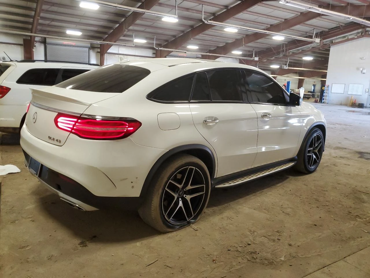 Mercedes-Benz GLE 43 AMG  - изображение 4