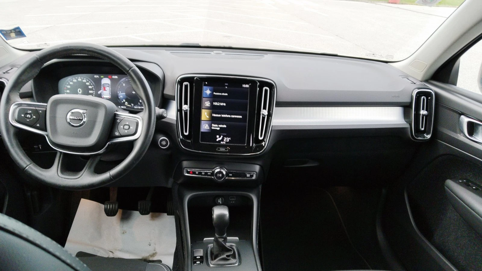 Volvo XC40 2.0D 150 к.с. D3 Business Plus - изображение 8