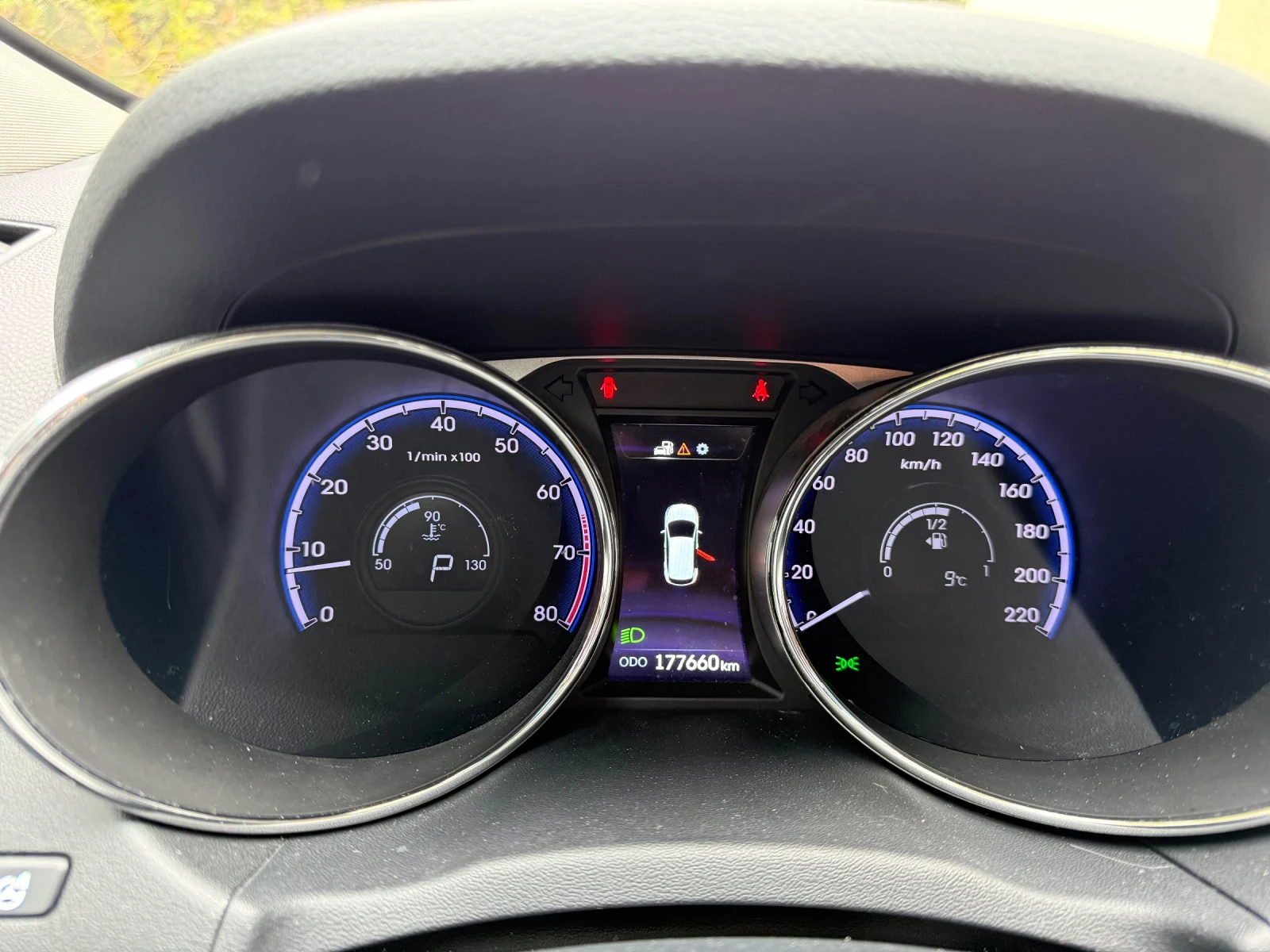 Hyundai IX35 2.0i 4X4 FACELIFT , снимка 9 - Автомобили и джипове - 54016721