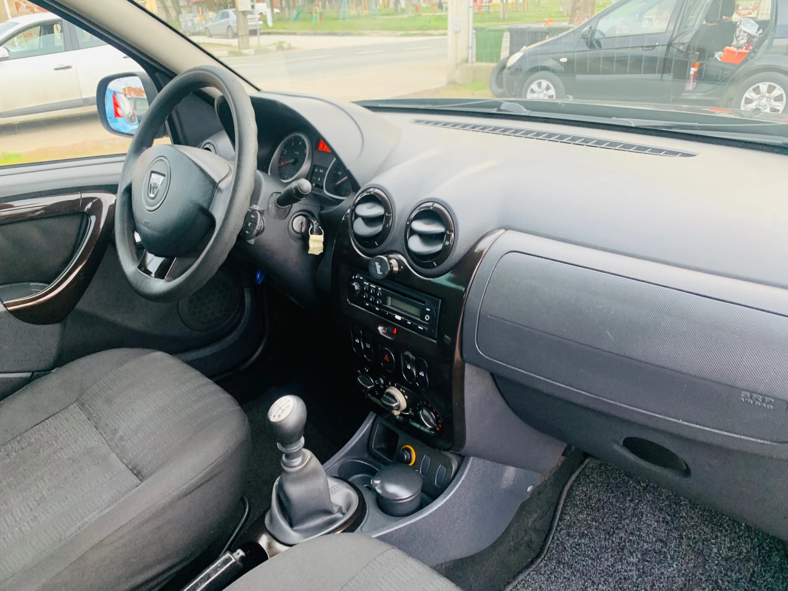 Dacia Duster 1.5dci, снимка 14 - Автомобили и джипове - 54083175