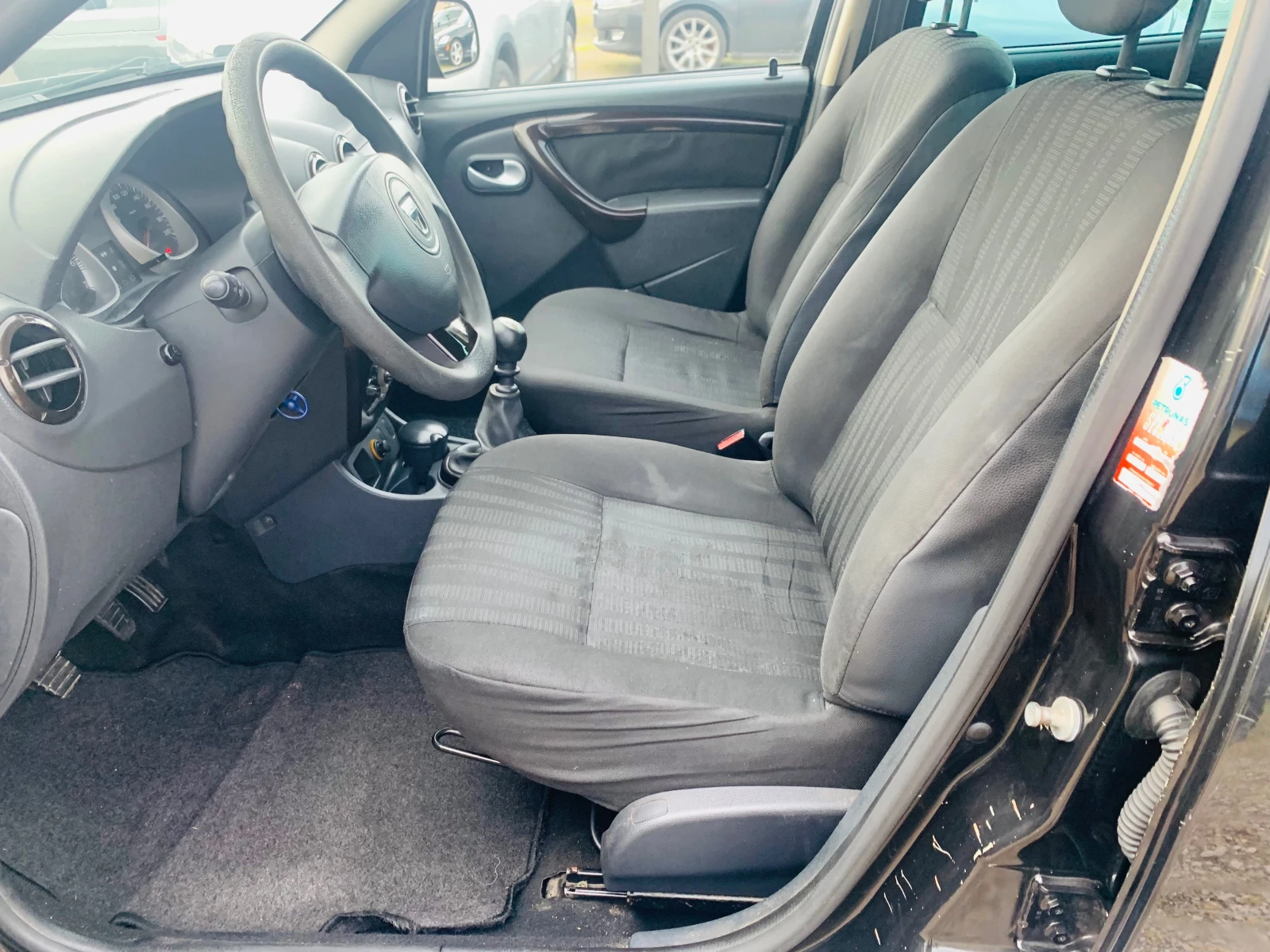 Dacia Duster 1.5dci, снимка 11 - Автомобили и джипове - 54083175