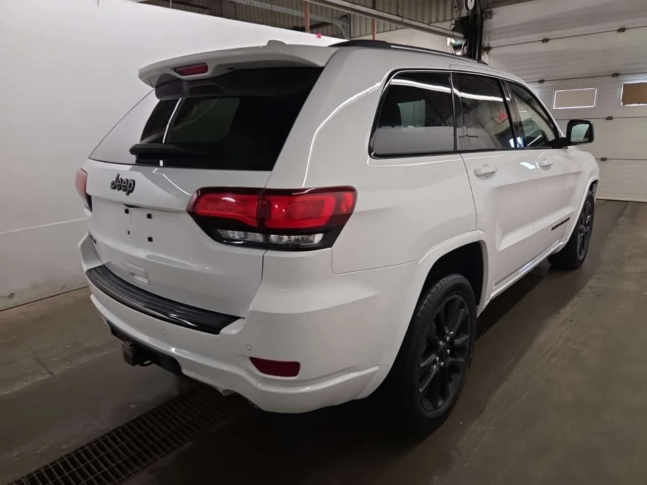 Jeep Grand cherokee * ALTITUDE IV * ПОДГРЕВ* КАМЕРА* ШИБИДАХ* , снимка 3 - Автомобили и джипове - 54818718