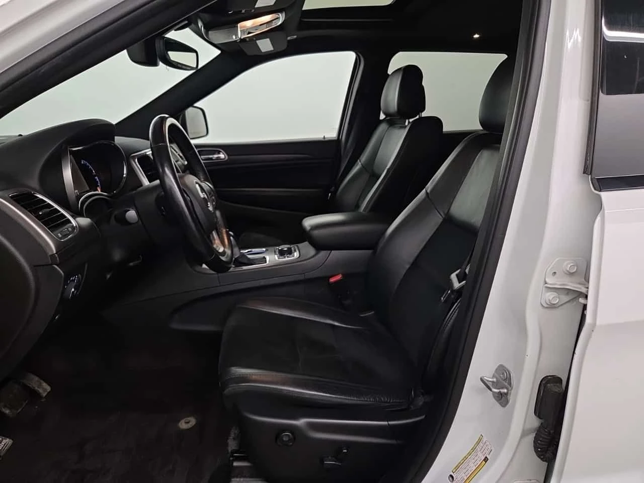 Jeep Grand cherokee * ALTITUDE IV * ПОДГРЕВ* КАМЕРА* ШИБИДАХ* , снимка 8 - Автомобили и джипове - 54818718
