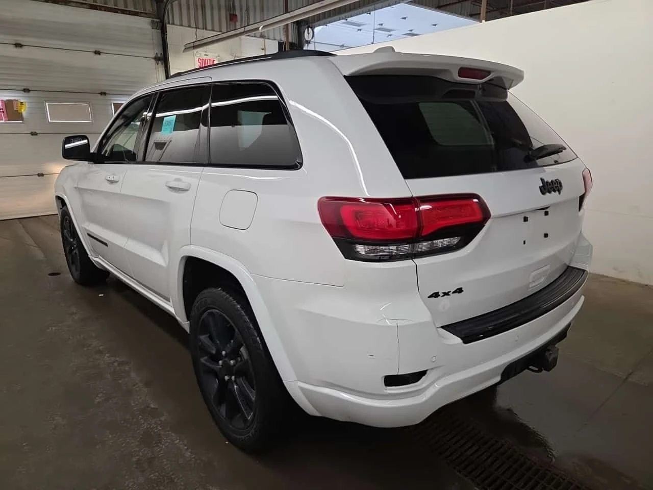 Jeep Grand cherokee * ALTITUDE IV * ПОДГРЕВ* КАМЕРА* ШИБИДАХ* , снимка 4 - Автомобили и джипове - 54818718