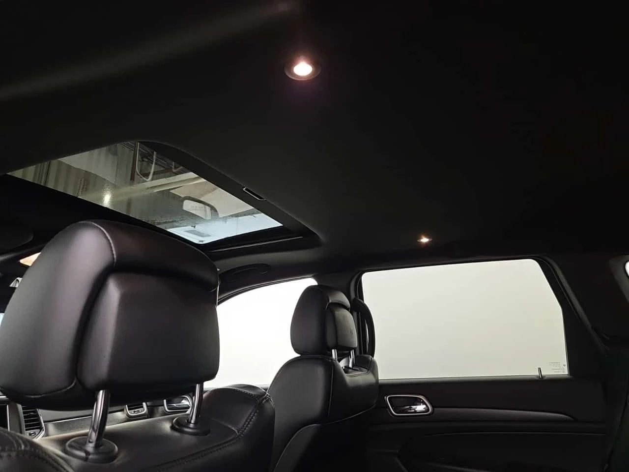 Jeep Grand cherokee * ALTITUDE IV * ПОДГРЕВ* КАМЕРА* ШИБИДАХ* , снимка 14 - Автомобили и джипове - 54818718
