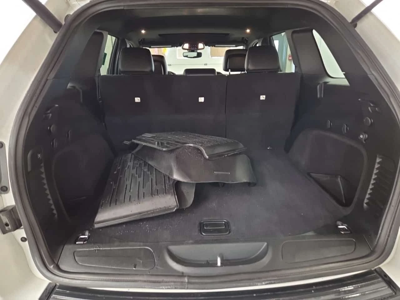 Jeep Grand cherokee * ALTITUDE IV * ПОДГРЕВ* КАМЕРА* ШИБИДАХ* , снимка 15 - Автомобили и джипове - 54818718