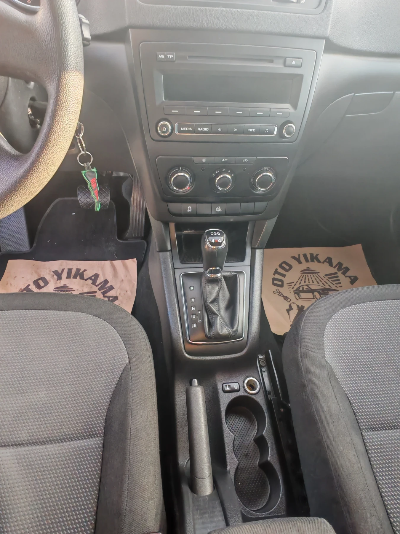 Skoda Yeti 4x4, снимка 13 - Автомобили и джипове - 55839273