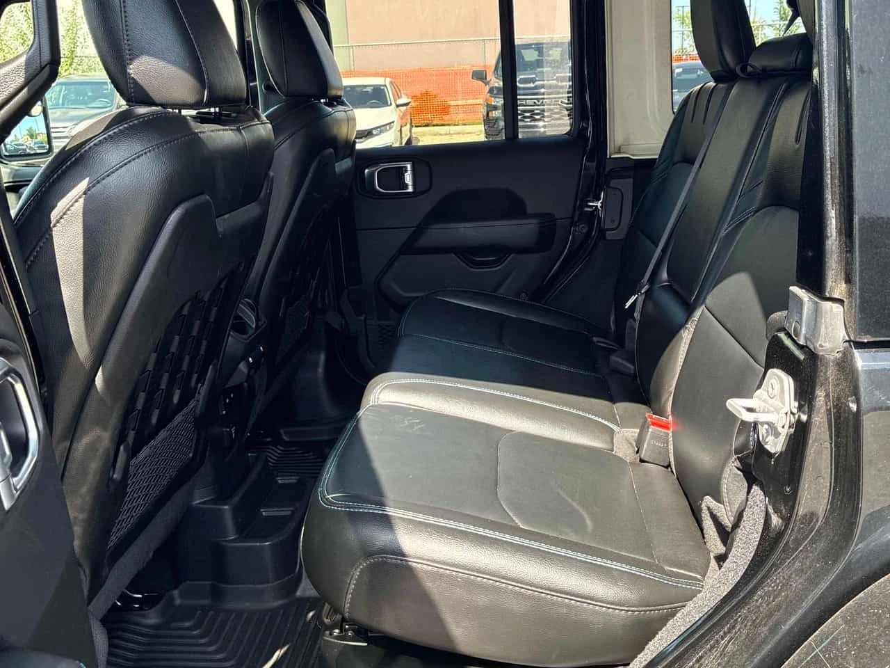 Jeep Wrangler Unlimited Rubicon  CARFAX, снимка 12 - Автомобили и джипове - 55844205
