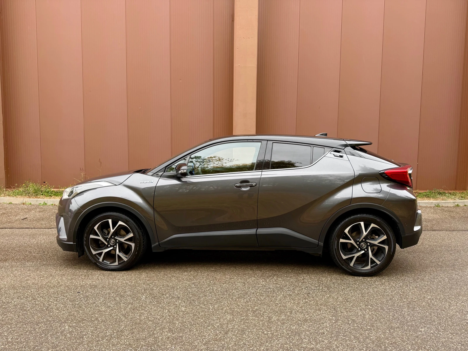 Toyota C-HR 1.8 Hybrid 122�.�. CAMERA PARK ASSIST �������� | Mobile.bg � ����������� 2