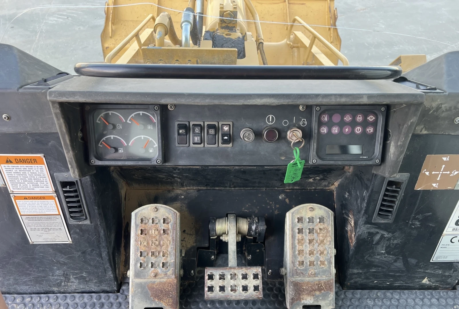   Cat 963C LGP | Mobile.bg   16