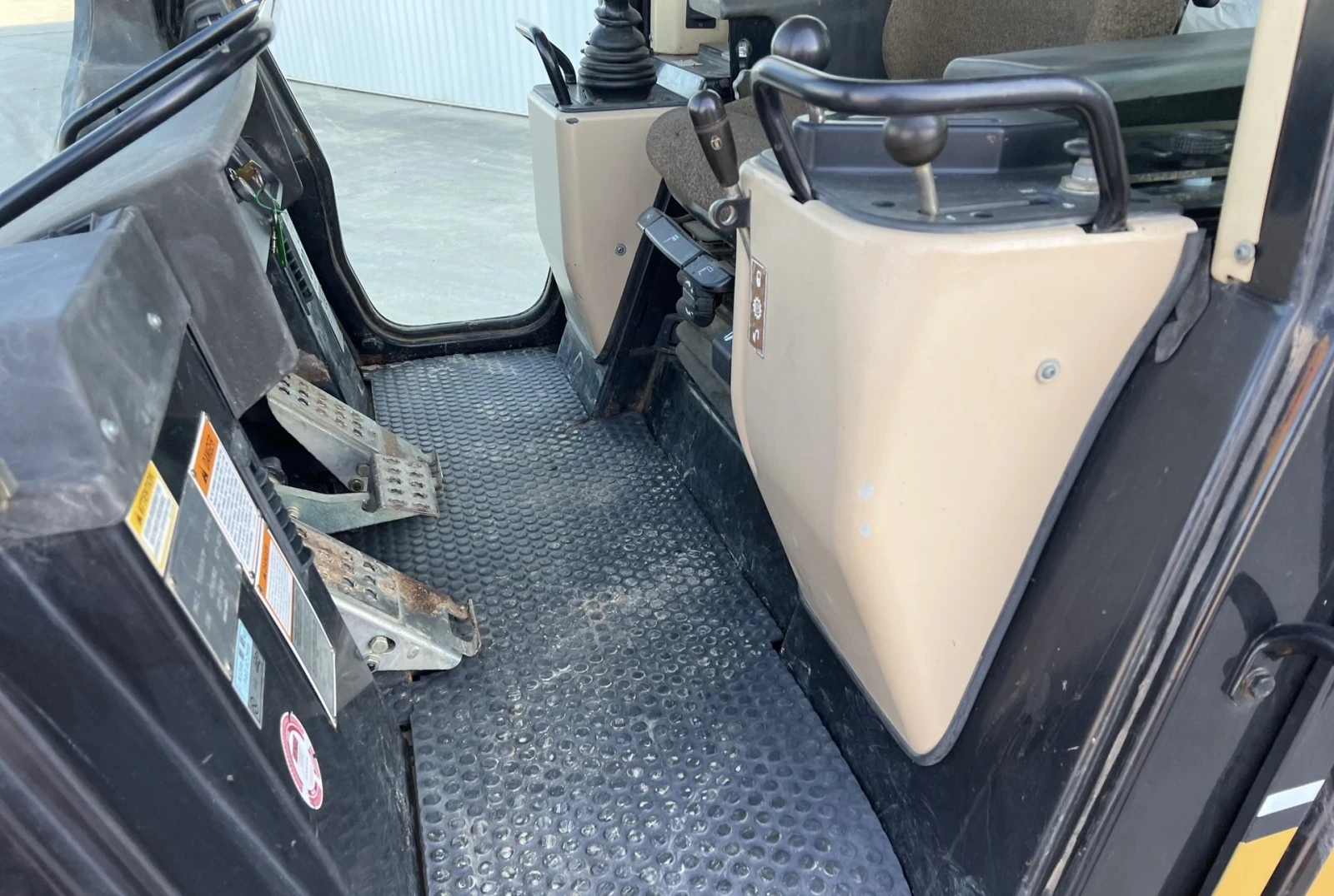   Cat 963C LGP | Mobile.bg   12