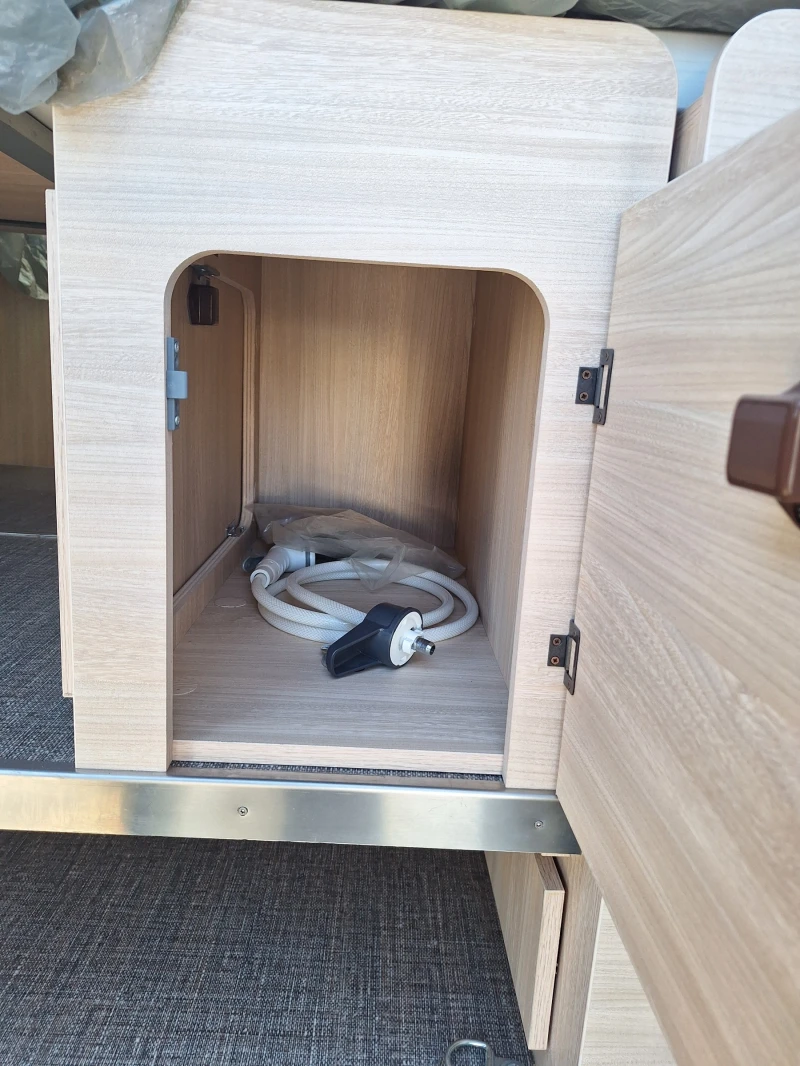 Кемпер Euramobil 635 , снимка 11 - Каравани и кемпери - 52648684