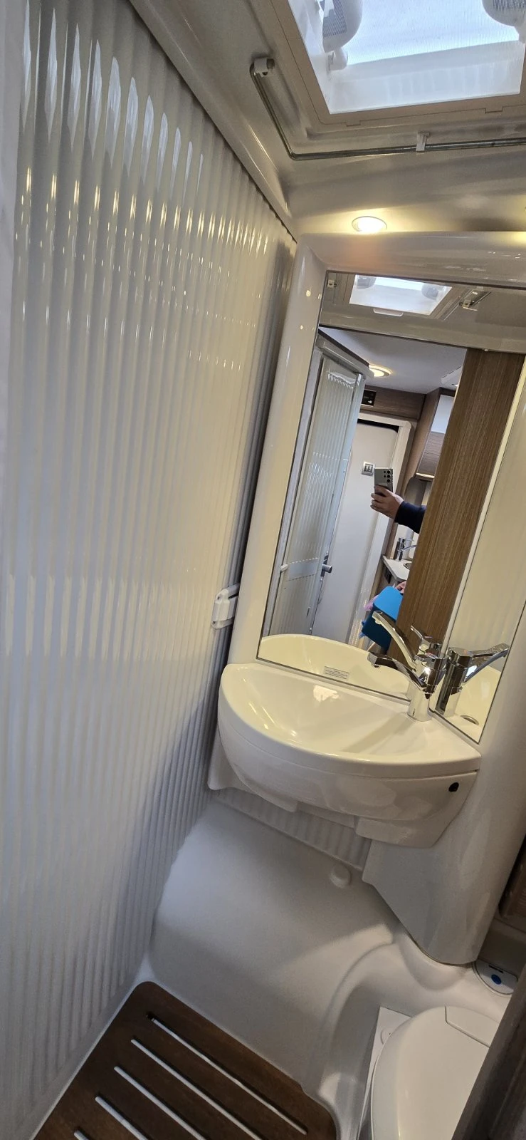 Кемпер Carado A461, снимка 11 - Каравани и кемпери - 52638889