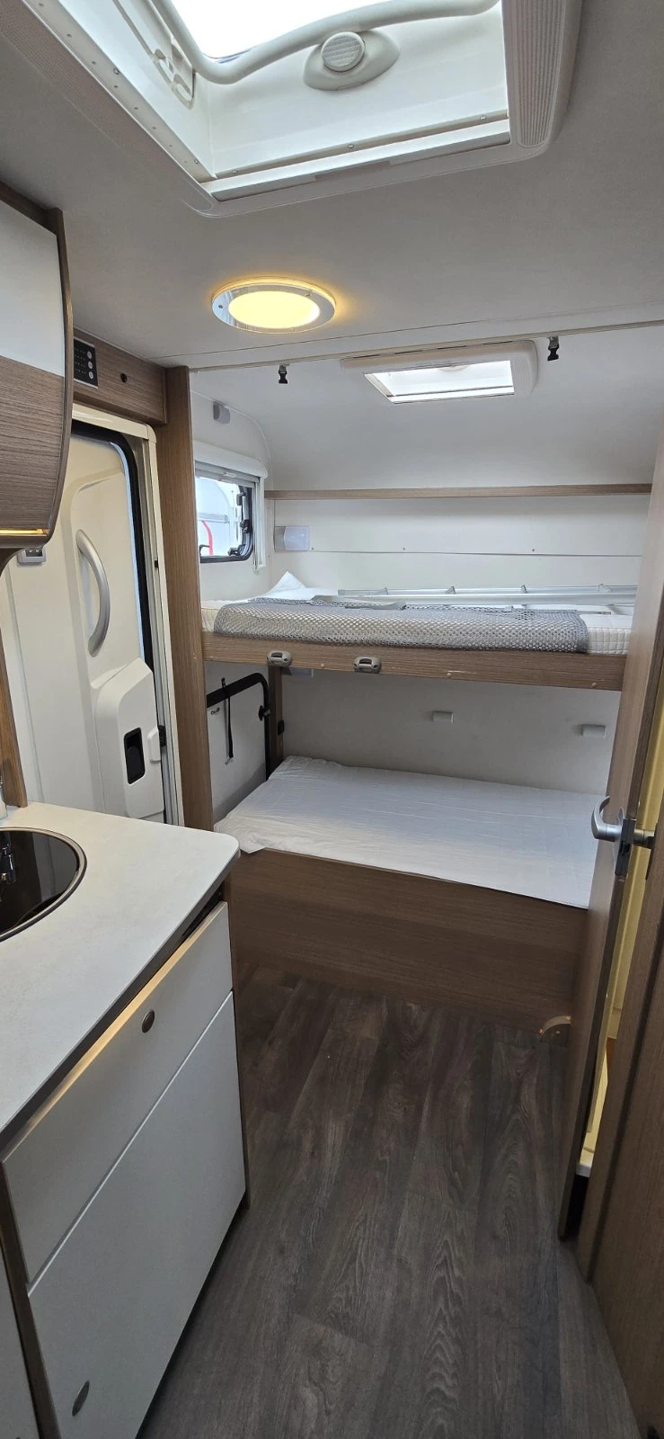 Кемпер Carado A461, снимка 13 - Каравани и кемпери - 52638889