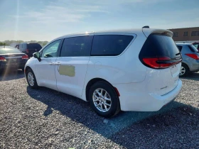 Chrysler Pacifica Touring L * CARFAX * ОПЦИЯ ЗА ФИНАНСИРАНЕ, снимка 2
