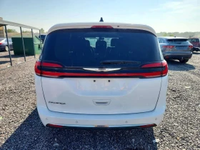 Chrysler Pacifica Touring L * CARFAX * ОПЦИЯ ЗА ФИНАНСИРАНЕ, снимка 6