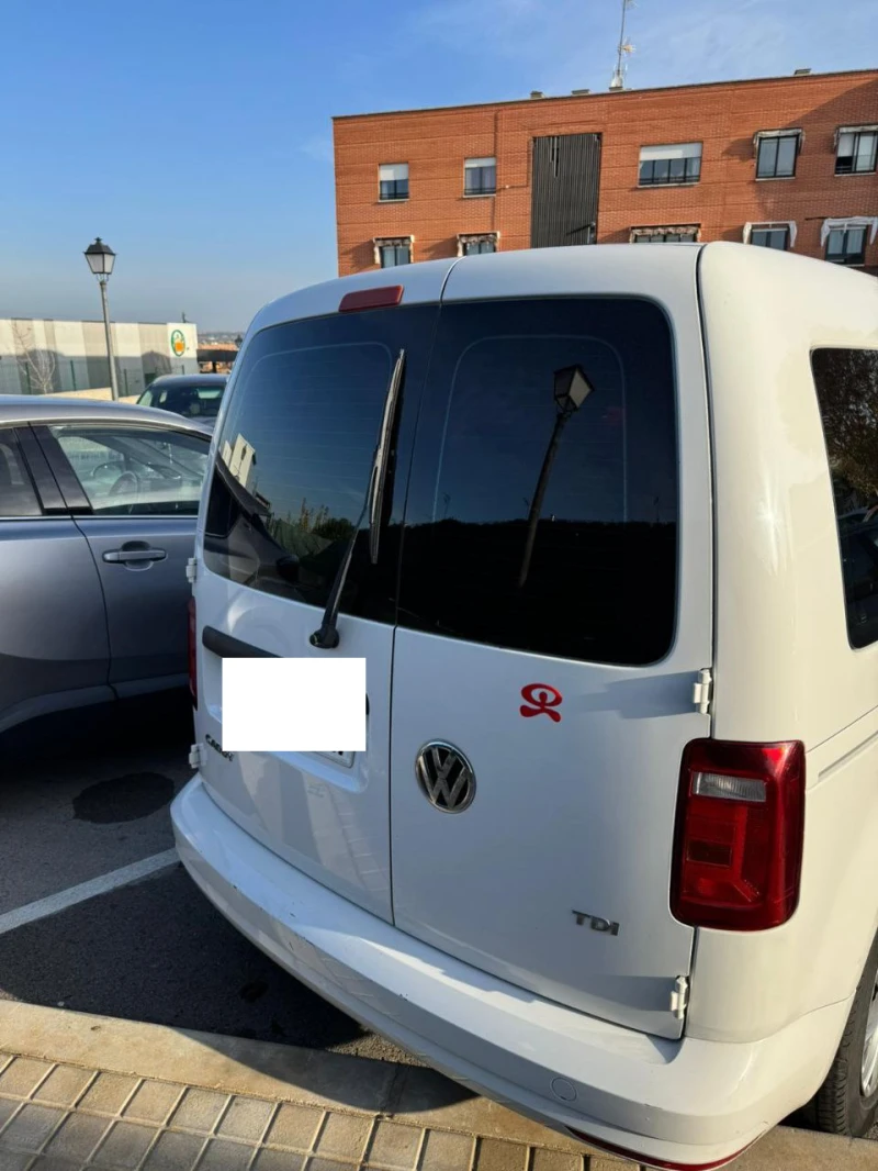 VW Caddy, снимка 2 - Автомобили и джипове - 48212386