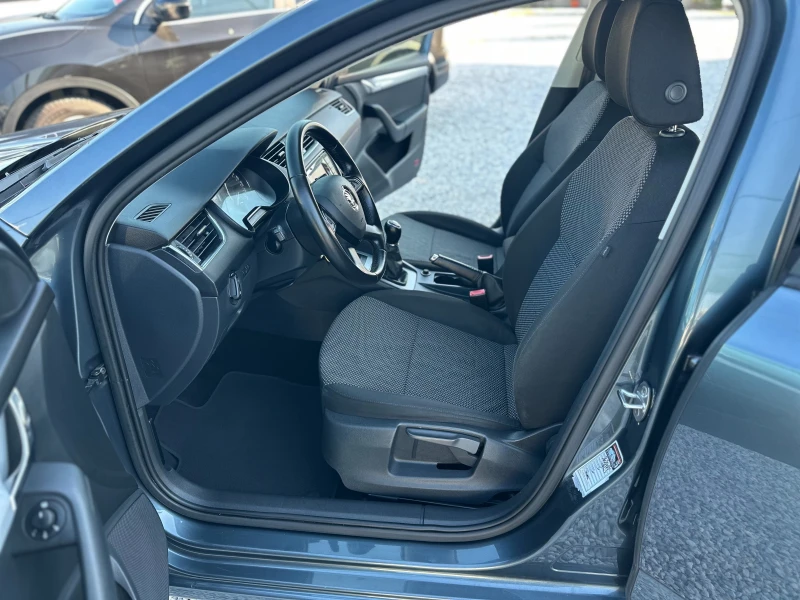 Skoda Octavia 1.6 TDI* NAVI* , снимка 14 - Автомобили и джипове - 52133807
