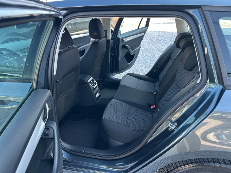 Skoda Octavia 1.6 TDI* NAVI* , снимка 12 - Автомобили и джипове - 52133807