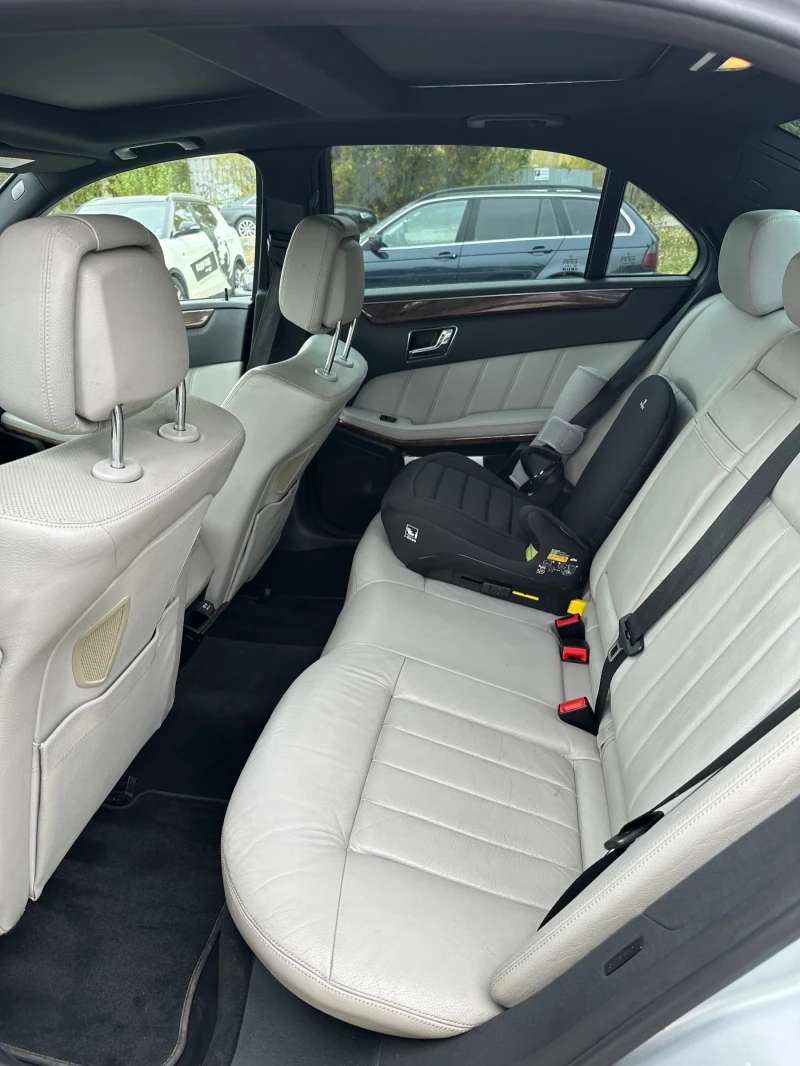 Mercedes-Benz E 500 4matic, снимка 10 - Автомобили и джипове - 52145493
