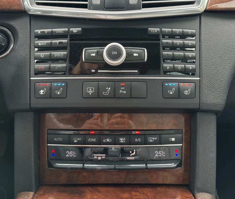 Mercedes-Benz E 500 4matic, снимка 12 - Автомобили и джипове - 52145493