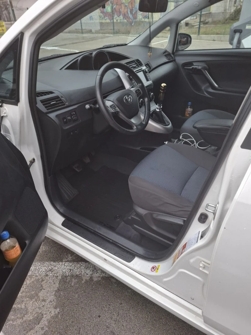 Toyota Verso 1.6, D4-D, снимка 9 - Автомобили и джипове - 52341890