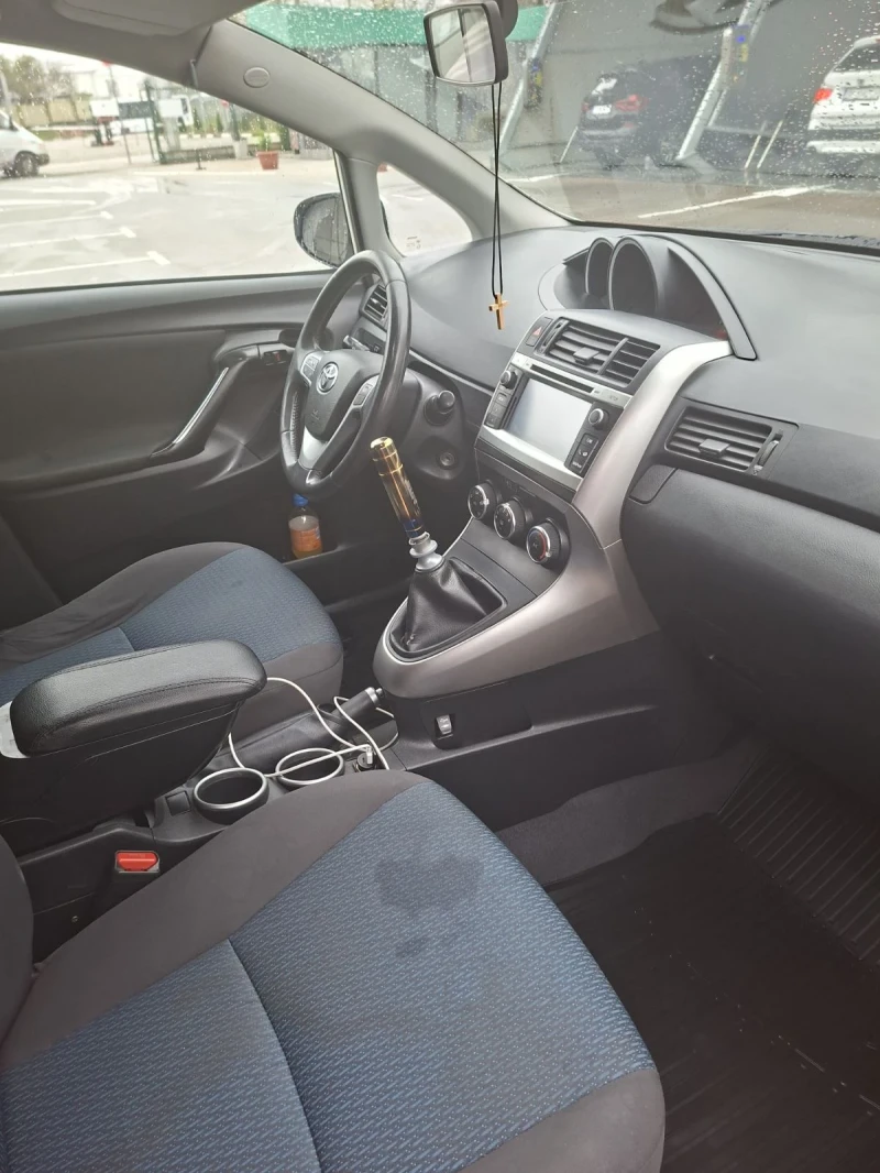 Toyota Verso 1.6, D4-D, снимка 10 - Автомобили и джипове - 52341890