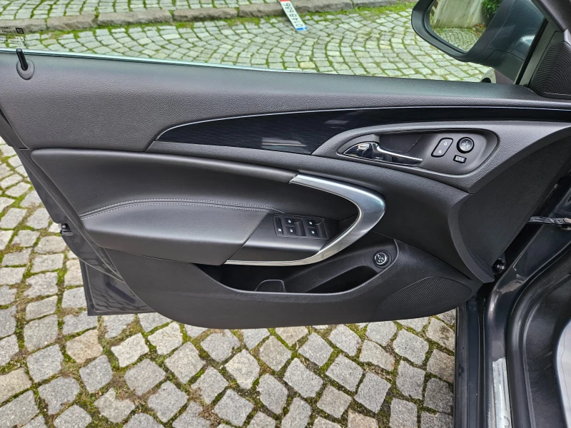 Opel Insignia 2.0 ПЕРФЕКТЕН 150хил км, снимка 9 - Автомобили и джипове - 52381422
