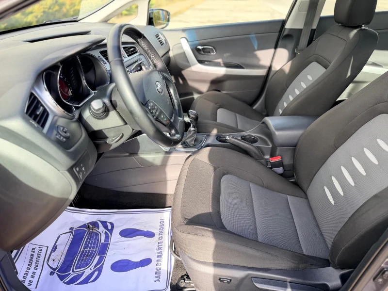 Kia Ceed 1.6CRDI-нави-панорама-лизингпрез Уникредитпо 230лв, снимка 9 - Автомобили и джипове - 52606284