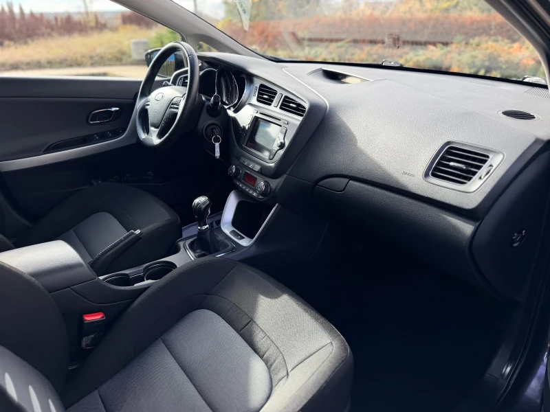 Kia Ceed 1.6CRDI-нави-панорама-лизингпрез Уникредитпо 230лв, снимка 13 - Автомобили и джипове - 52606284