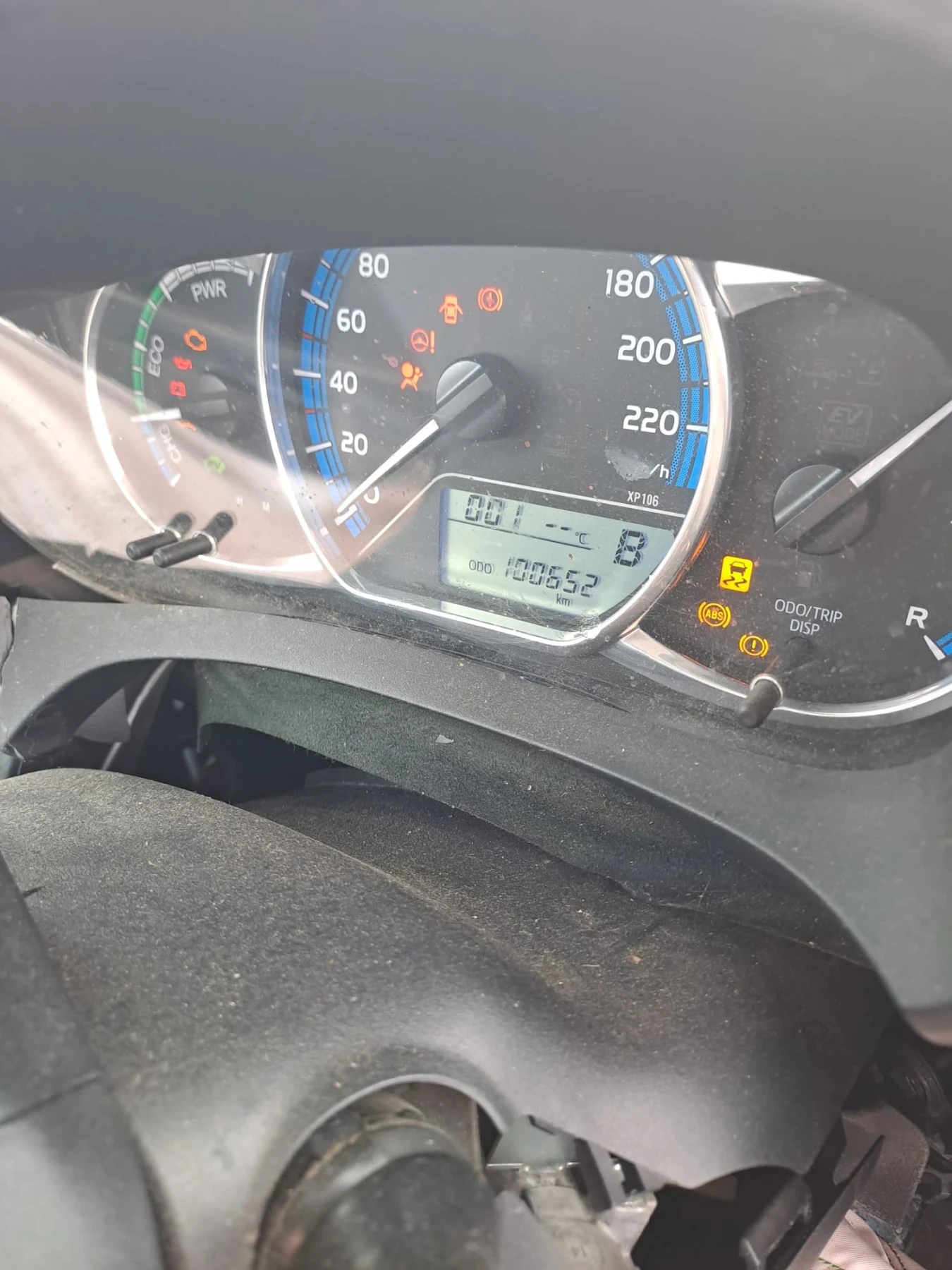 Toyota Yaris 1.5vvt-i HYBRID - изображение 8
