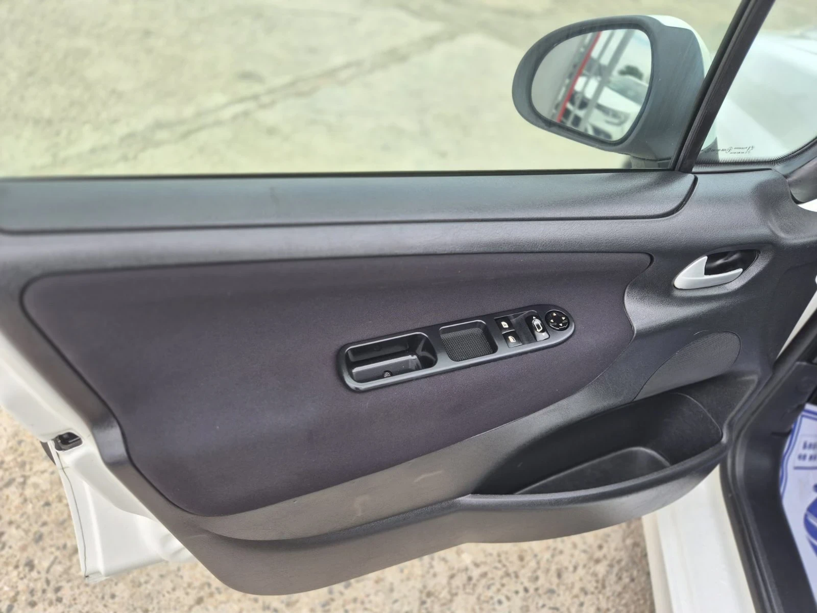Peugeot 207 Бензин/Газ 1.4i - 75к.с. - изображение 9