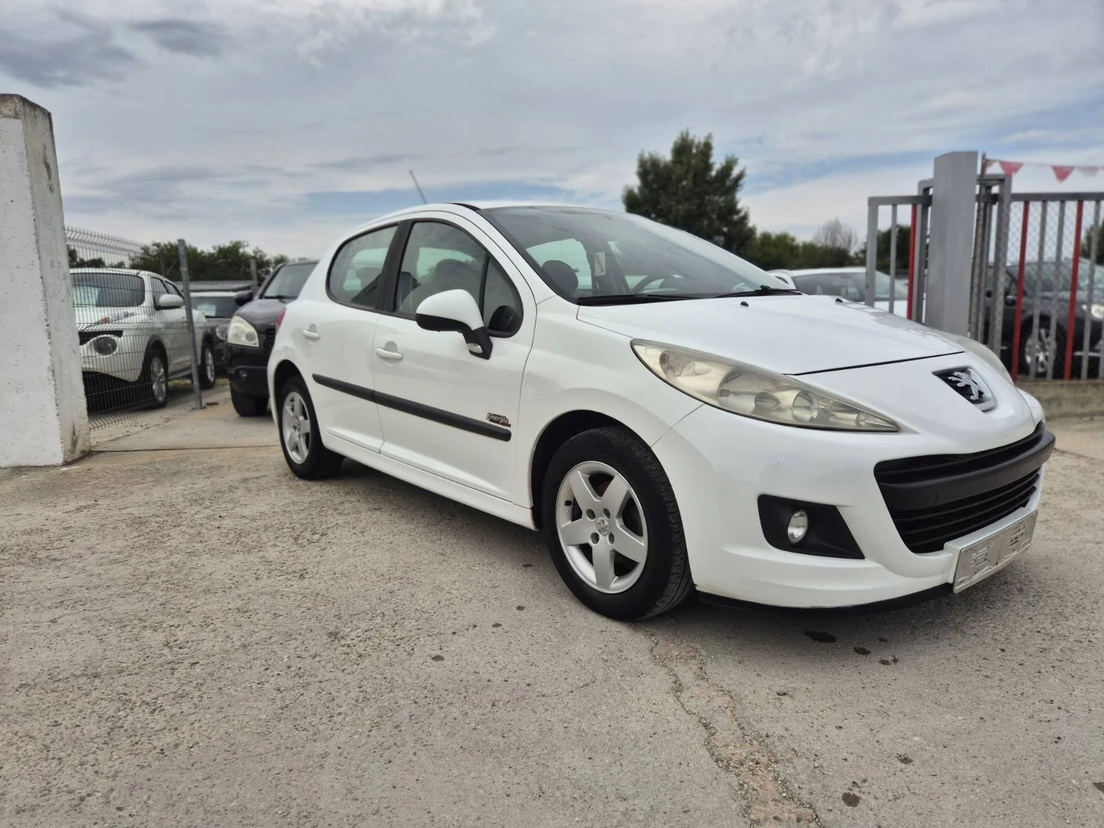 Peugeot 207 Бензин/Газ 1.4i - 75к.с. - изображение 4